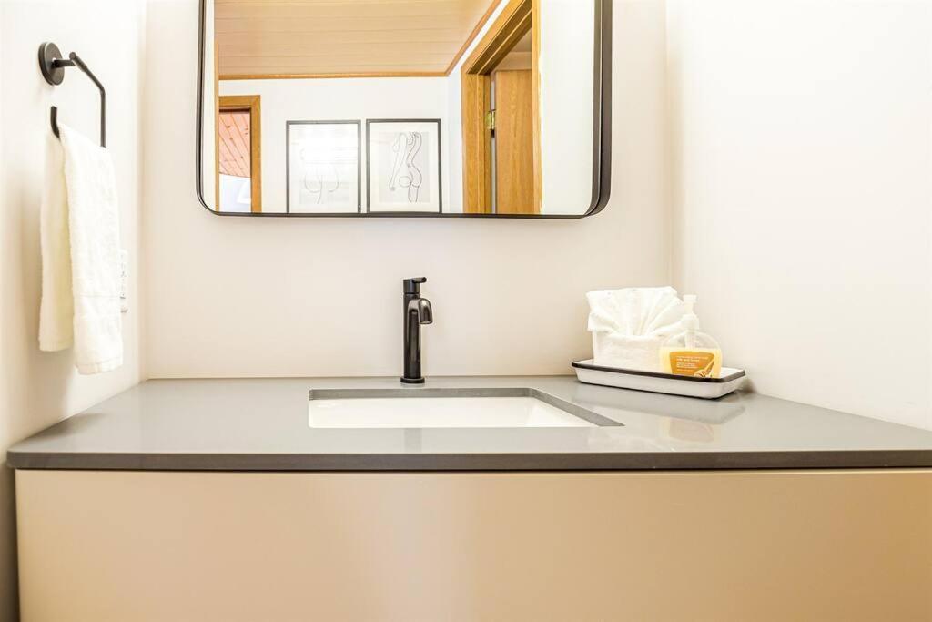 Peaceful 2-Bedroom Townhome Retreat W/Wooded View Galena Buitenkant foto