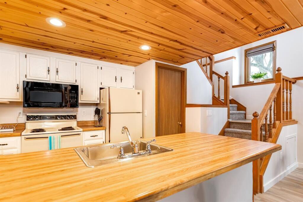 Peaceful 2-Bedroom Townhome Retreat W/Wooded View Galena Buitenkant foto