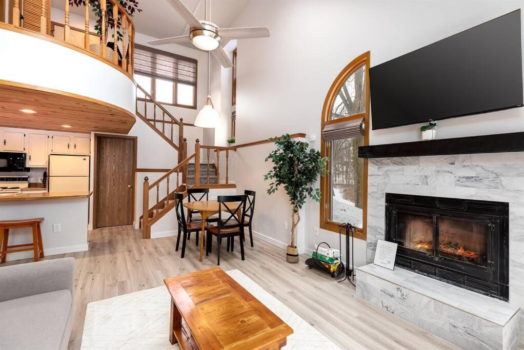 Peaceful 2-Bedroom Townhome Retreat W/Wooded View Galena Buitenkant foto