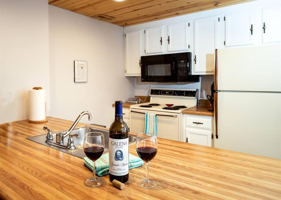 Peaceful 2-Bedroom Townhome Retreat W/Wooded View Galena Buitenkant foto